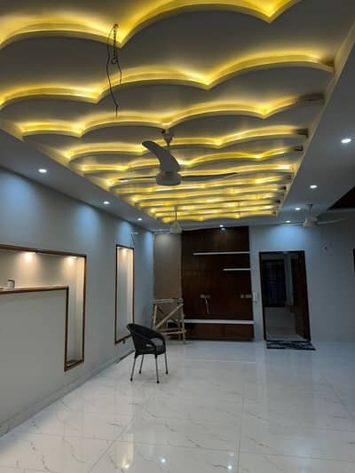 8 Marla Facing Park House Owner Built Solid Construction For Sale.   Located At The Prime Location Of D Block.