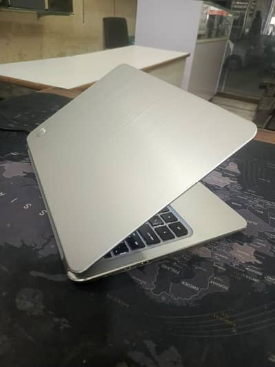 HP Spectre XT Pro 13.3" Intel Core i5 3rd Gen 4 GB RAM 128GB SSD