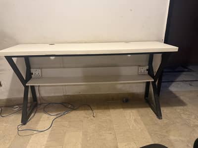 Workstations for 2 to 3 persons