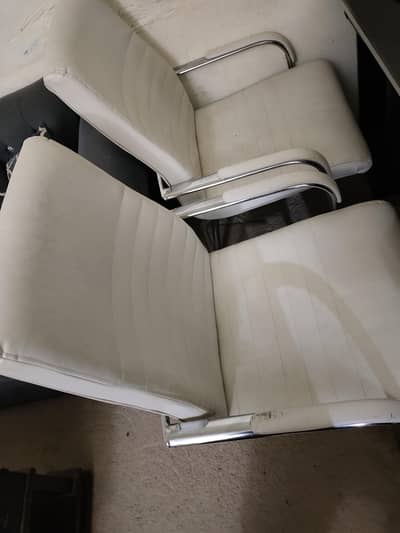 6 chairs 8/10 condition comfortable chairs for home and office used