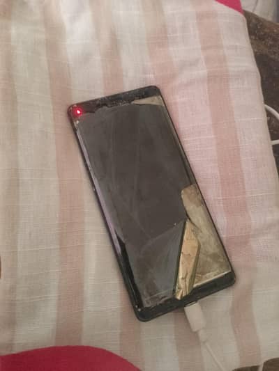 glass broken ha front or back dono pta approve h or charging bhi hoti