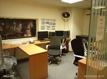 Chance Deal : 600 Sqft Modern Decorated, Furnished Office In Prime Location Of Saddar At Low Rent.