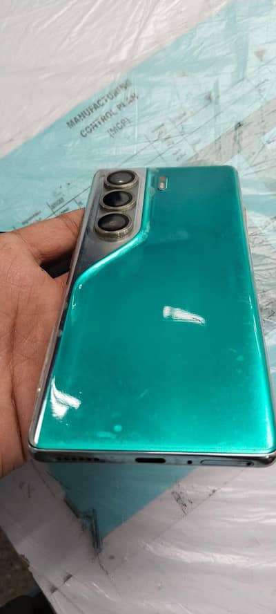 Tecno camon 40 pro