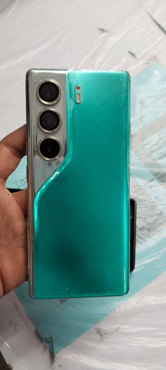 Tecno camon 40 pro 1