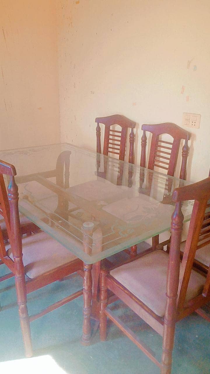 Best condition dining table 0