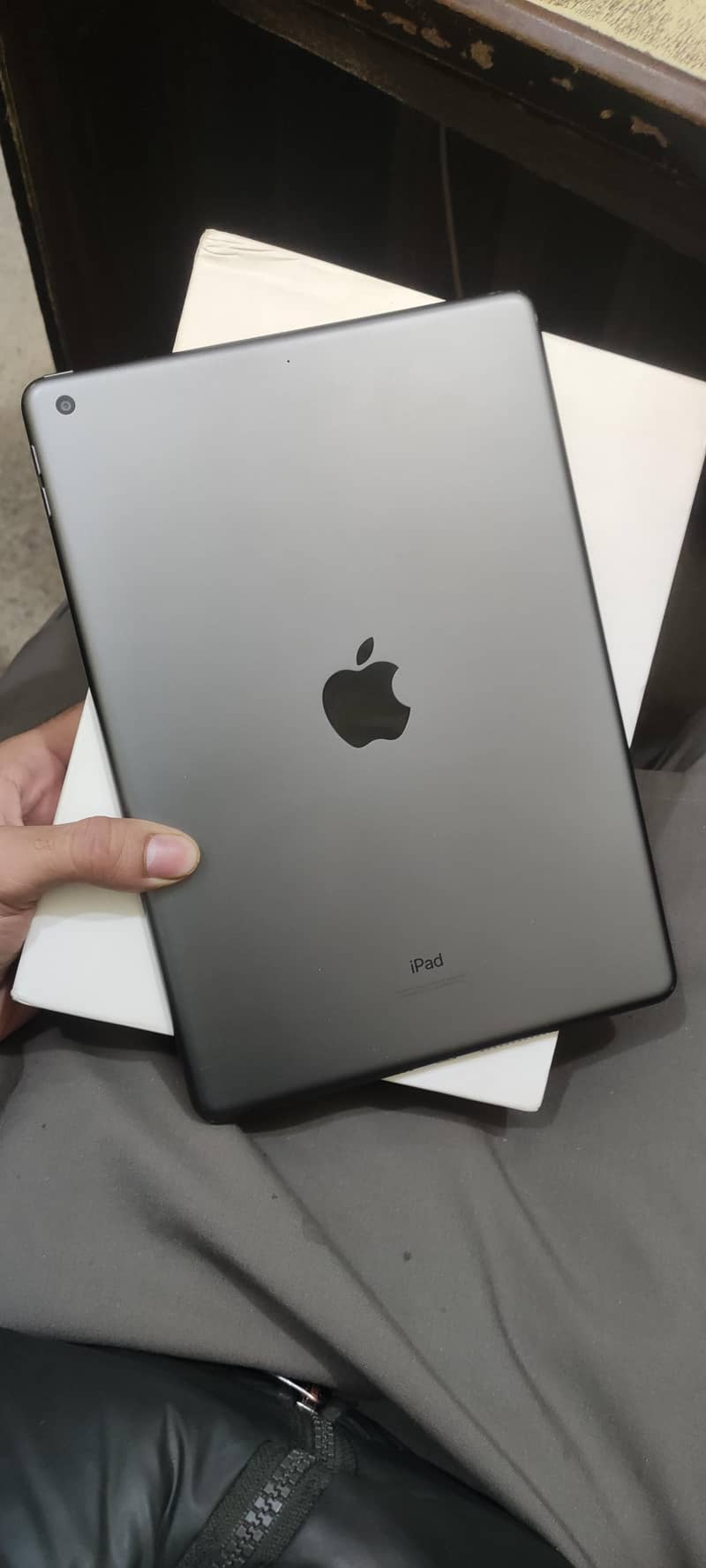 Ipad 9 Generation (power button stuck) 0