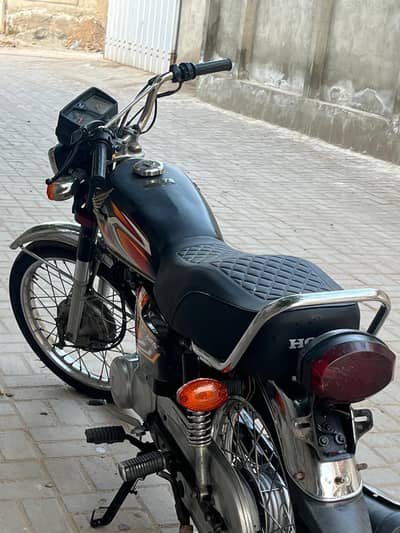 2022 model bike colour black and red for sale tire new no open engin