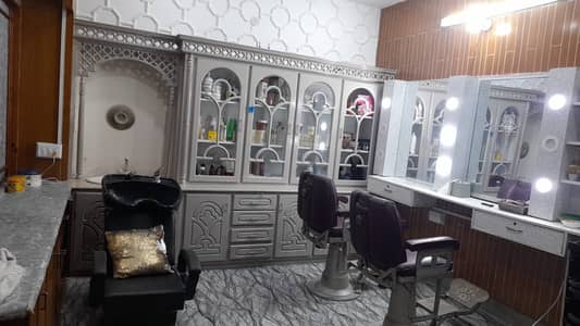 Beauty Parlor for SALE || SALOON FOR SALE || SALOON CHAIRS FOR SALE