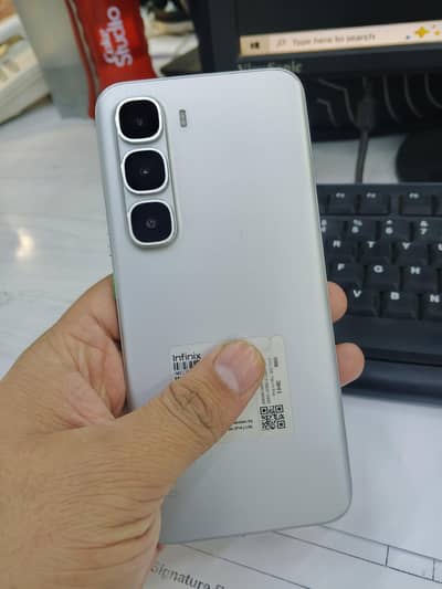 Infinix hot 60 pro plus 8 256 10 month ki warranty hai