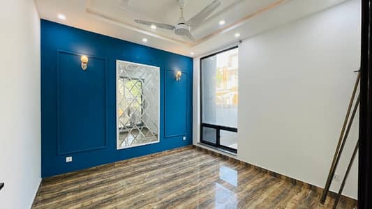 10 Marla Slightly Used House For Sale In Lake City Sector M2a