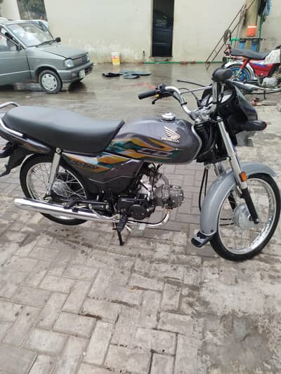 honda cd70 dream 2025 showroom condition on serious buyers please