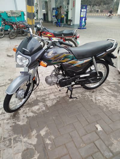 honda cd70 dream 2025 showroom condition on serious buyers please