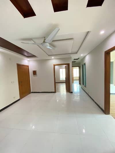 3 bed unfurnished apartment available for rent