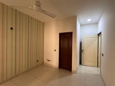 Want To Buy A Prime Location Flat In Gulistan-e-Jauhar?