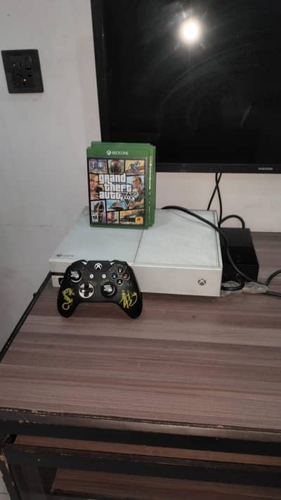 Xbox one with 5 cds