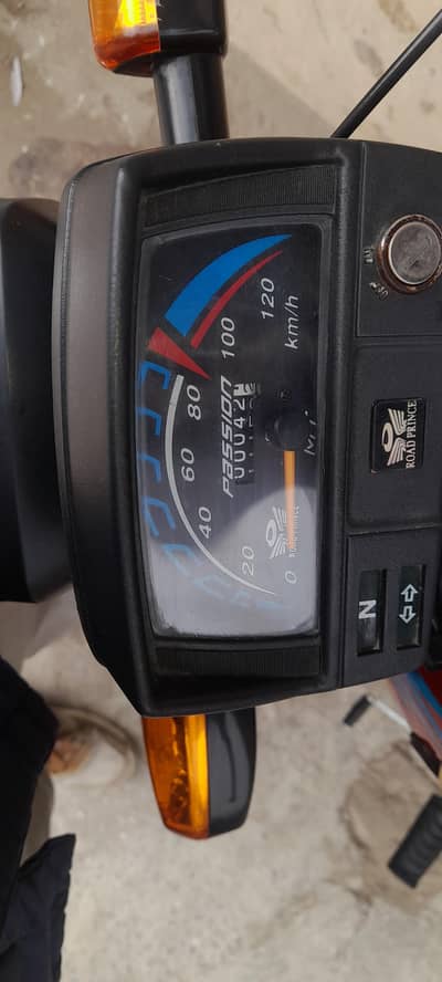 0335 3275960 bilkul new baik hai 2 month khari rhi hai