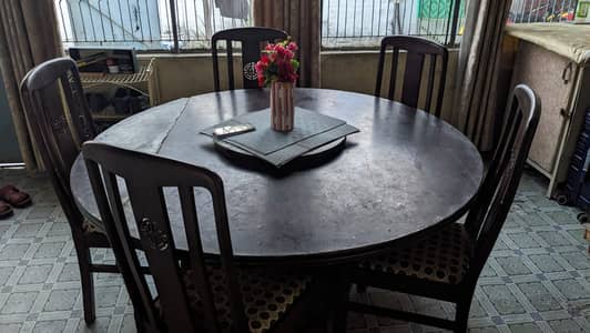 Dining Table with 5 Chairs (Rotating Centre for easy serving)