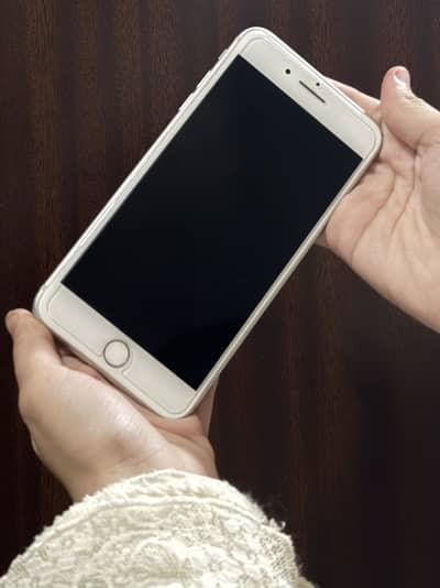 iPhone 7 Plus 128GB – 10/10 Condition (White / Silver) only phone