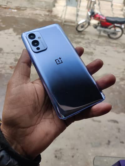 OnePlus 9 in Awesome condition