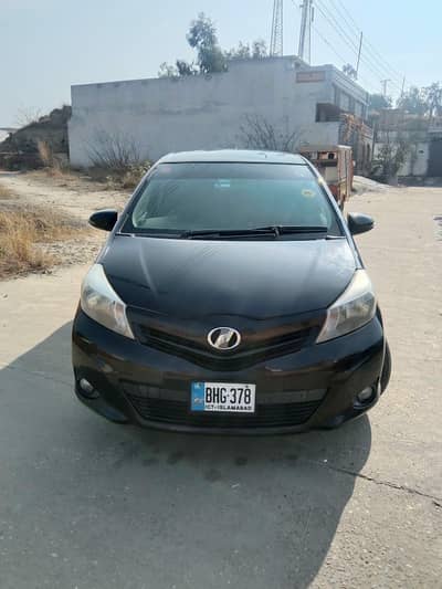 vitz 2012 model import 15 for urgent sale