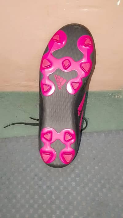 CHILDREN SOCCER SHOES 37 SIZE BLACK AND PINK
