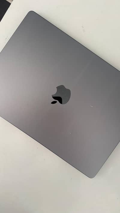M3 chip MacBook Pro with Apple 8GB unified memory 512GB SSD 14-inch
