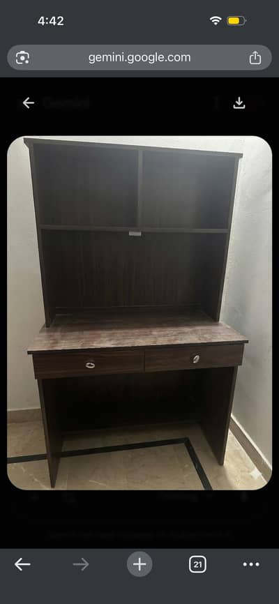 table with shelfs condition 10/10