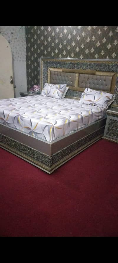 King size bed set /dressing/side tables/without metras