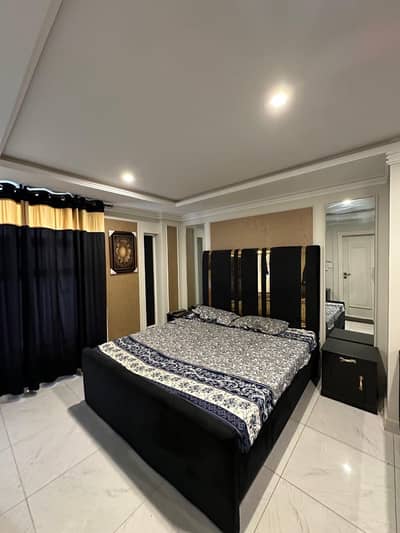 LUXURY APARTMENT FOR SALE AT PRIME LOCATION OF BAHRIA TOWN LAHORE