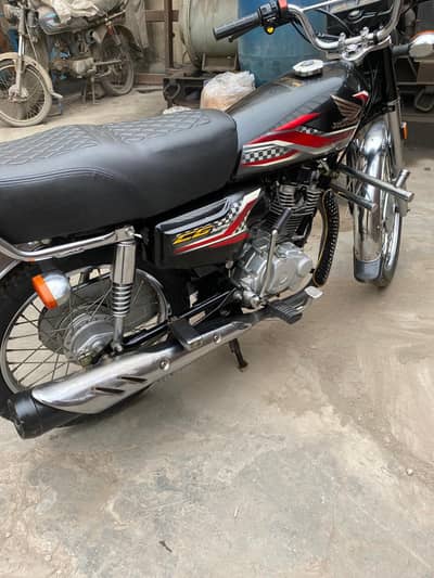 Honda 125 black modal 24-3-1