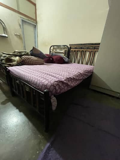 2 Single bed iron with metteres