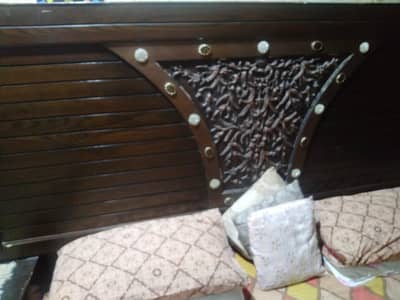 ash wood King size bed set in Good condition o 32o 32 six7 nine 0o