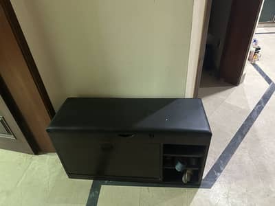 Shoe rack plus sitter