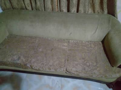 6 seater sofa good looking at reasonable price