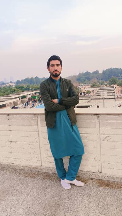 job ki urgent zarorat hi