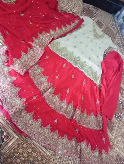 js nay bi lehnga Lena hai contact kray new hai bilkul