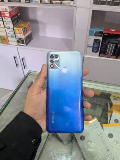 Infinix hot 11 play with box and Charger