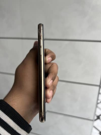 Iphone xs factory unlock