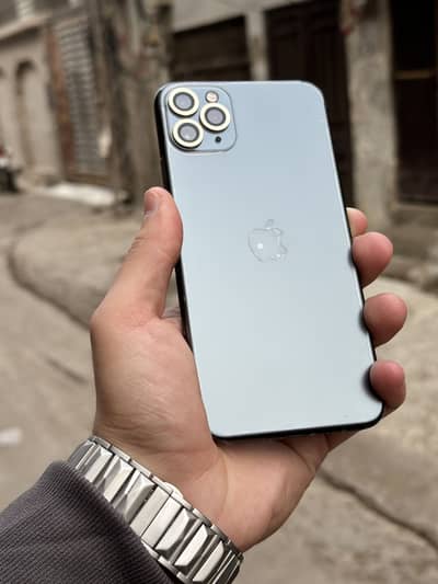 IPHONE 11 PRO MAX  factory unlocked 256Gb