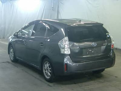 prius alpha ,7 seater ,4 grade