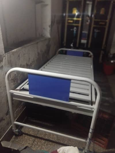 ​Manual Patient Hospital Bed with Crank - Excellent Condition