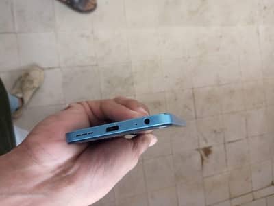 sab Kuch ok ha panal change ha no box no charger Baki all ok ha 6+128