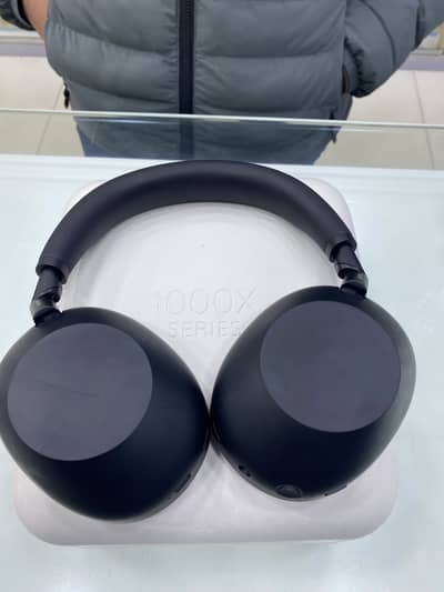 Used Sony WH-1000XM6