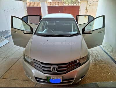 Selling Honda City 2012 Model