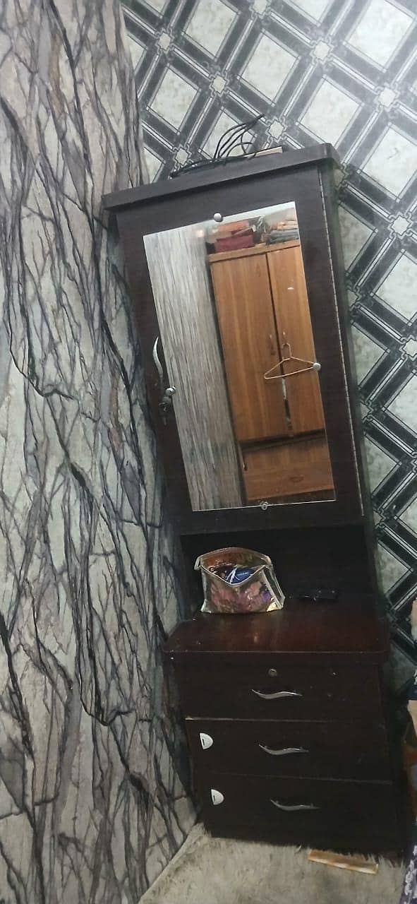 dressing table 0