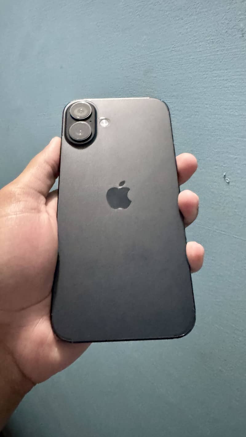 iPhone 16 Plus 6