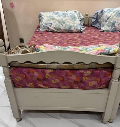 Single bed with drawers