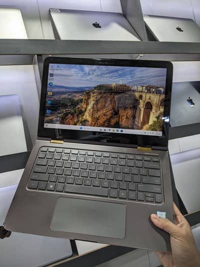 HP spectre x360 screen 8/512