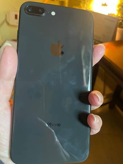 Apple iPhone 8 Plus (64GB)