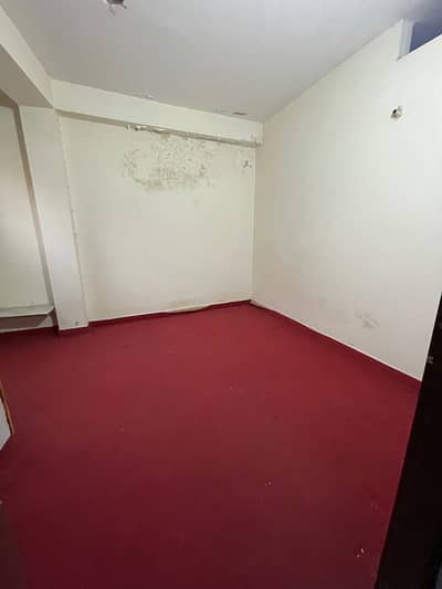 Rooms Available For Bachelors